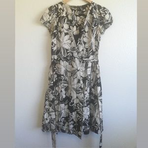⬇️ Banana Republic Floral Wrap Dress